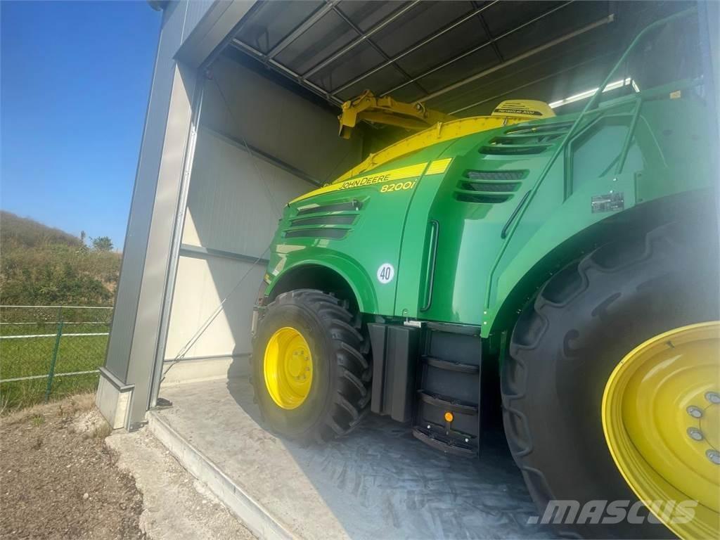 John Deere 8200i 自走式飼料採集機