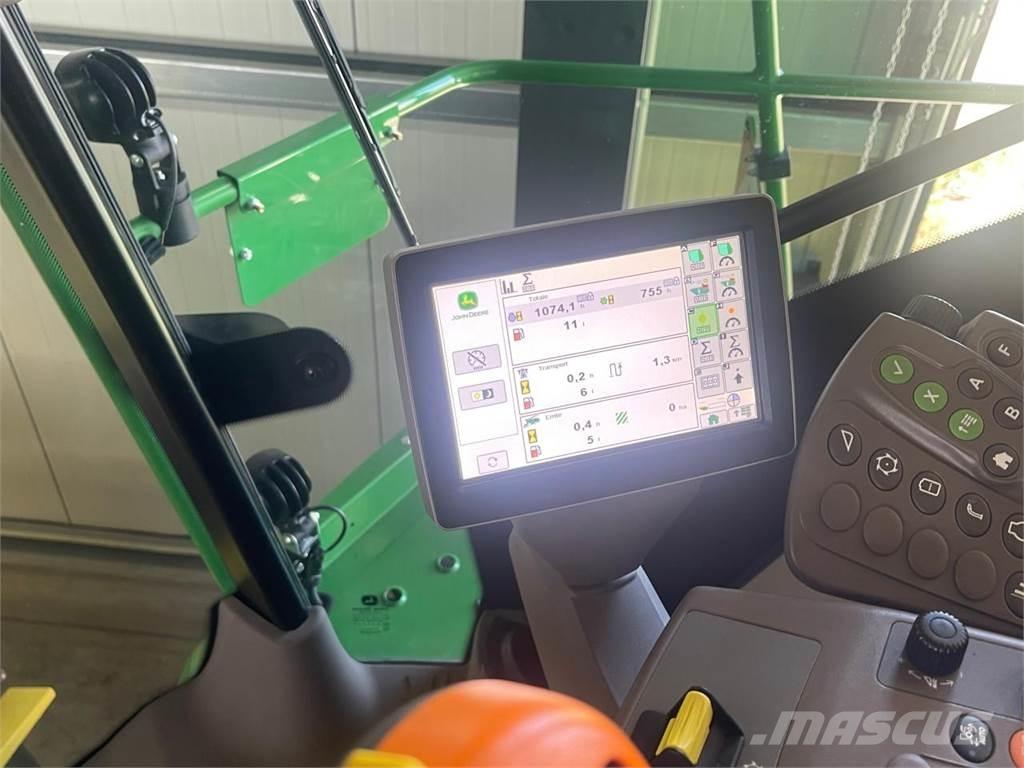 John Deere 8200i 自走式飼料採集機