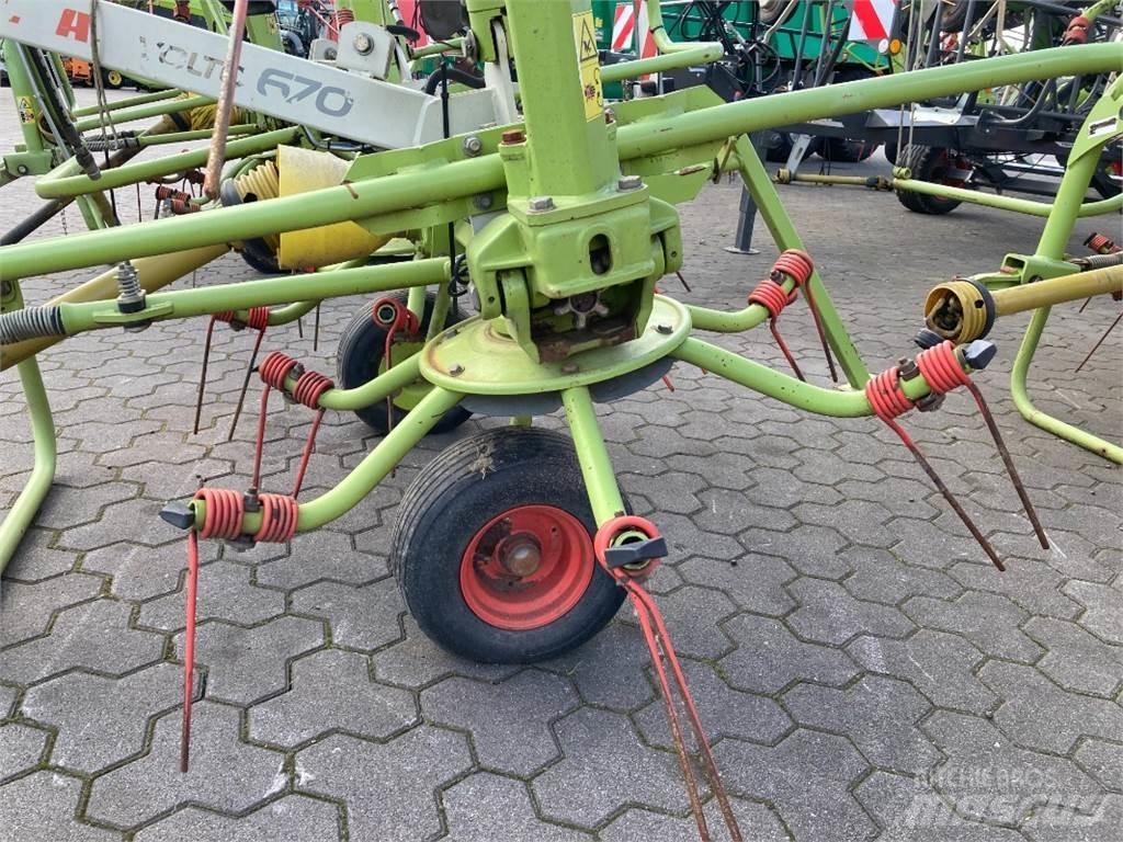CLAAS Volto 670 耙與翻草機