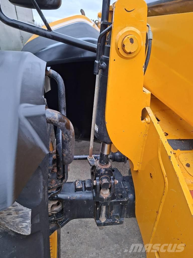 JCB 535-125 伸縮臂操作車