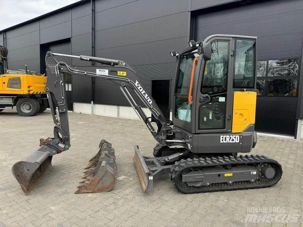 Volvo ECR25D 小型挖土機/掘鑿機<7t(小型挖掘機)