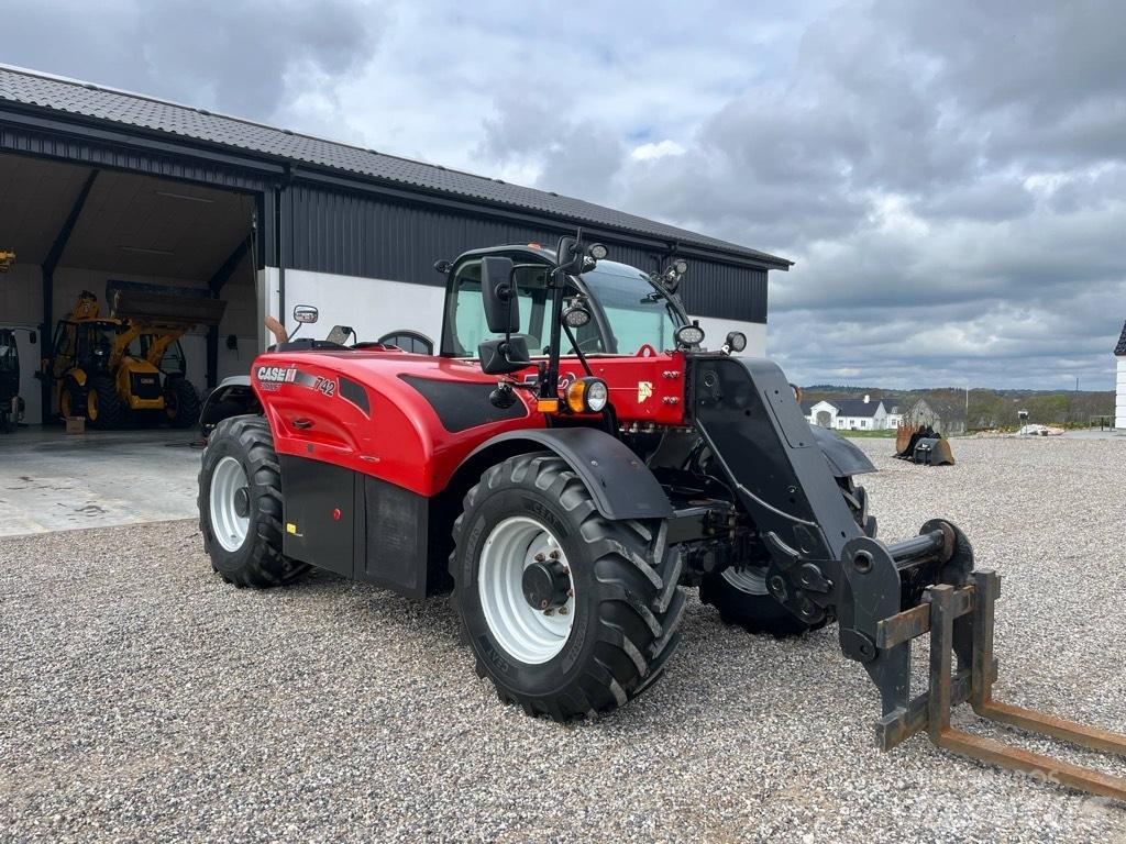 Case IH Farmlift 742 伸縮臂操作車