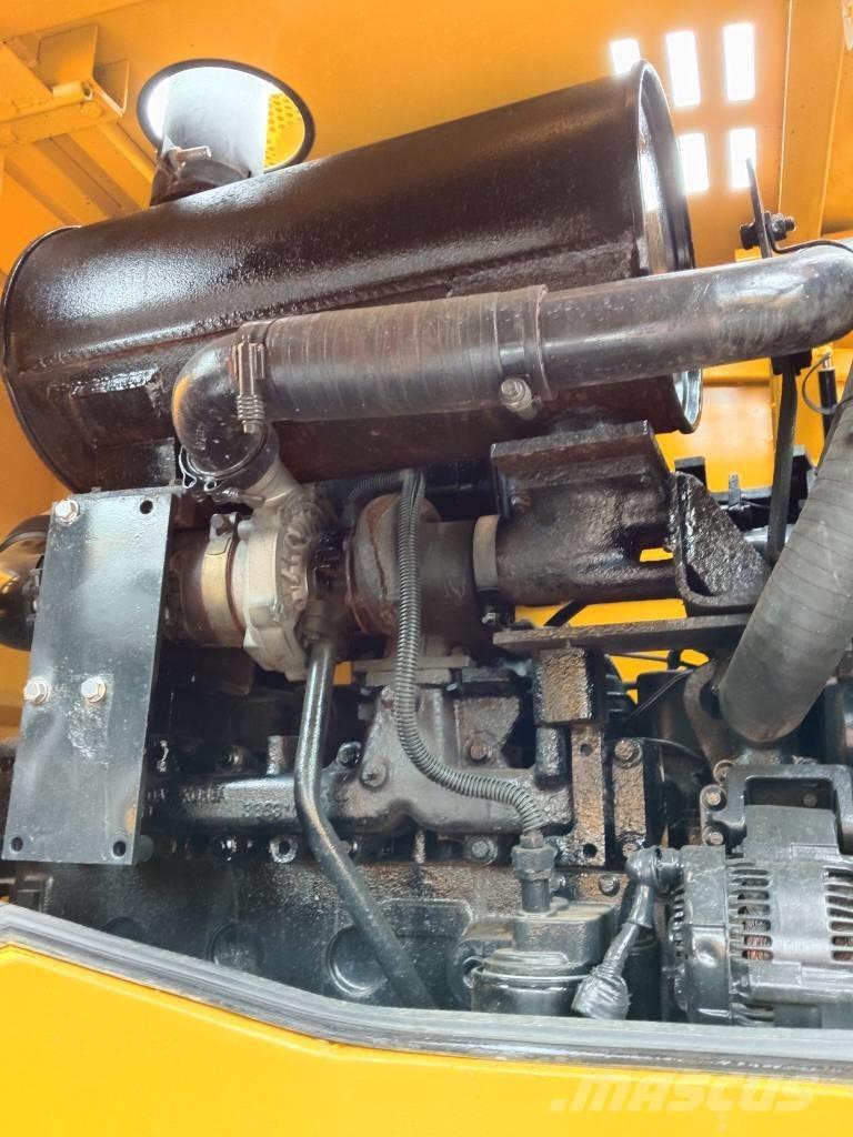 Komatsu WA 320 輪胎式裝載機