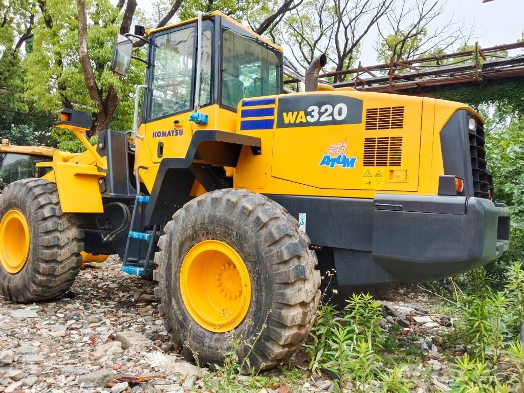 Komatsu WA 320 輪胎式裝載機