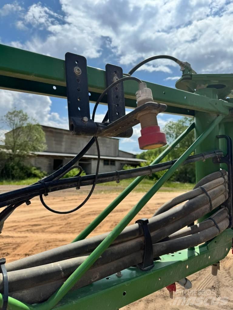 Amazone UX 11200 牽引式噴霧機