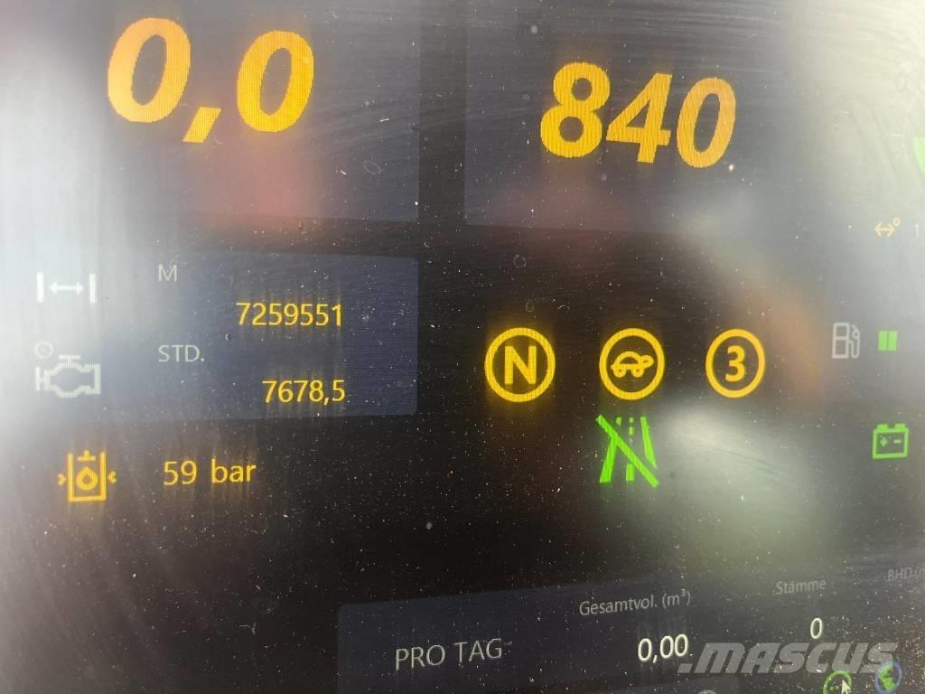 Komatsu 931 XC 收穫機