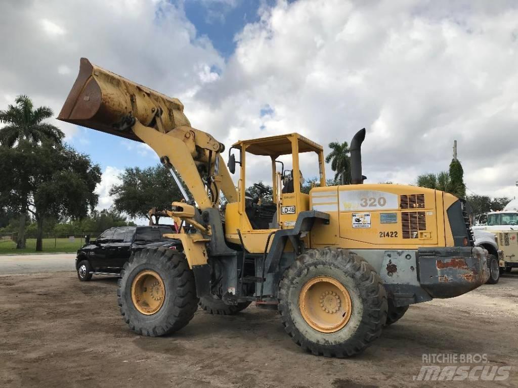 Komatsu WA320-5 輪胎式裝載機