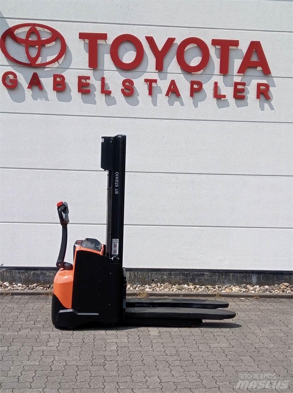 Toyota SWE120L 行走控制式堆積機