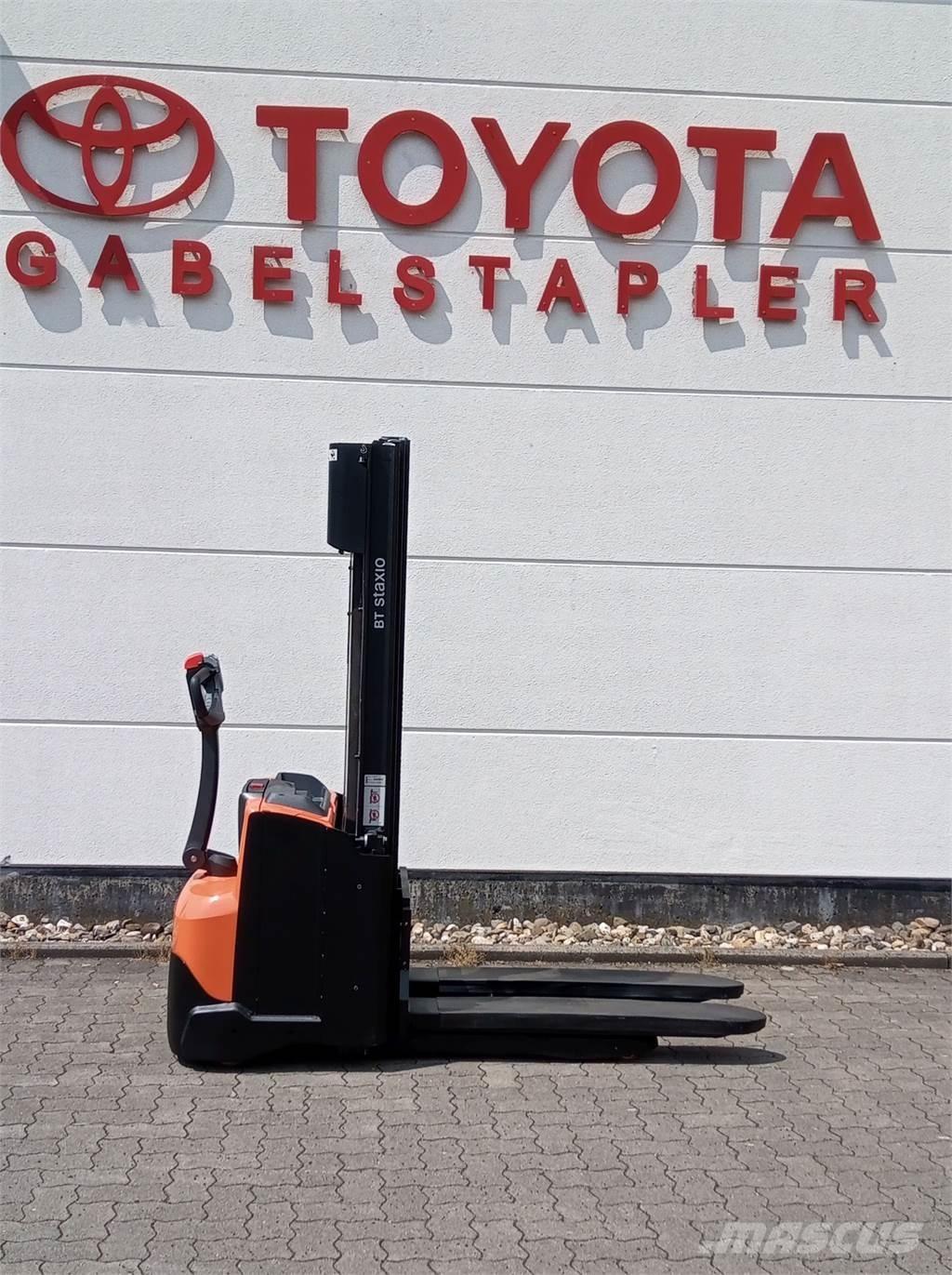 Toyota SWE120L 行走控制式堆積機