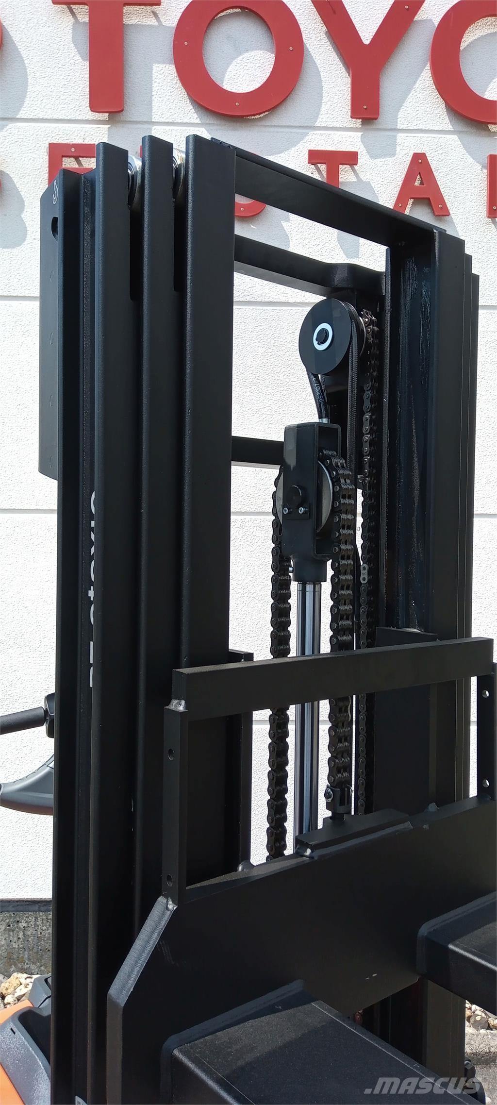 Toyota SWE120L 自走式堆積機