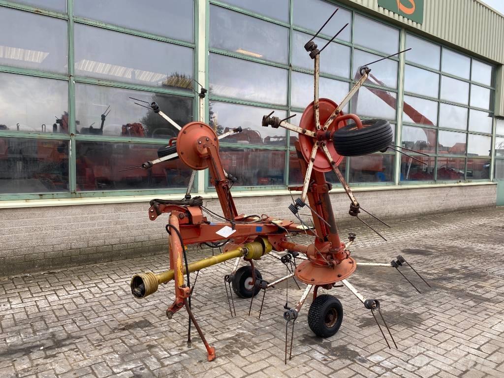 Kuhn 5000 H 耙與翻草機