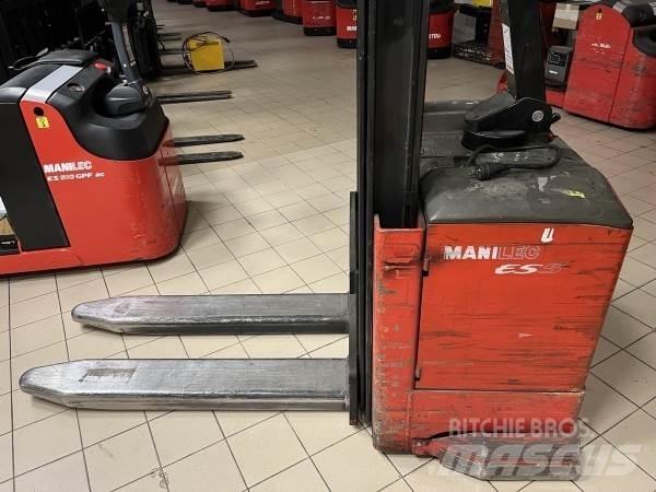 Manitou ES 513 自走式堆積機