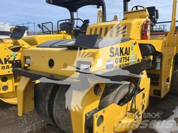 Sakai GW754 膠輪滾壓機