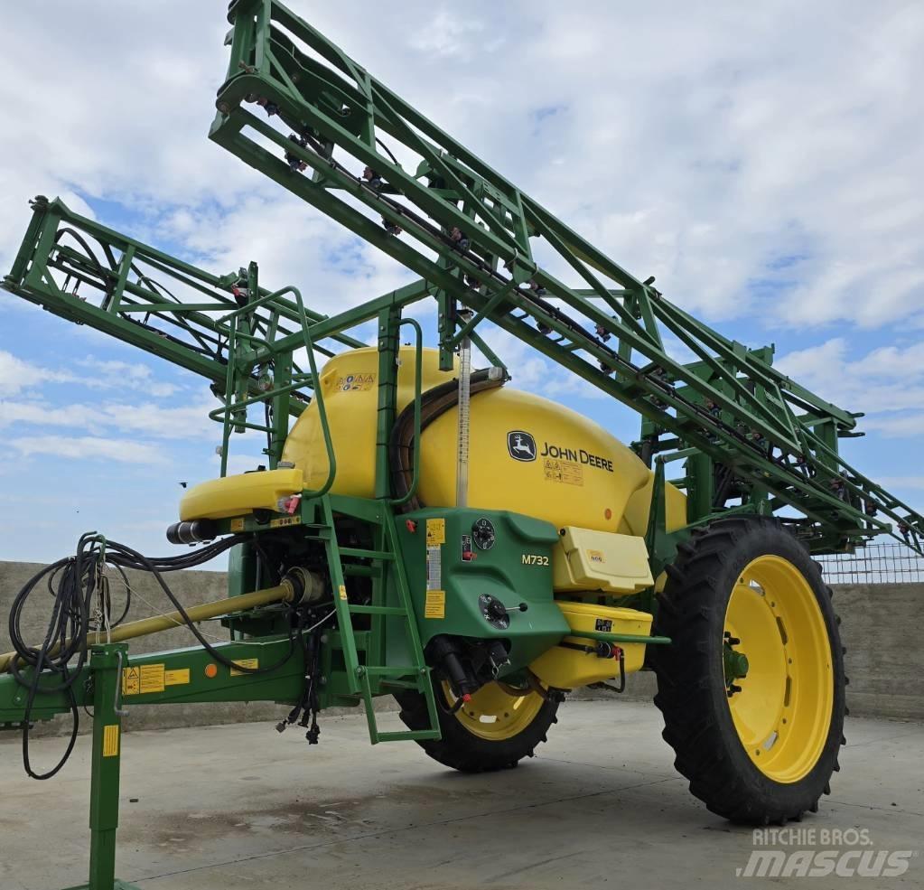 John Deere M 732 牽引式噴霧機