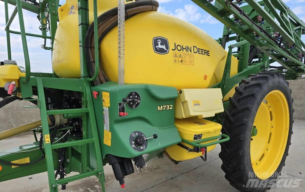 John Deere M 732 牽引式噴霧機