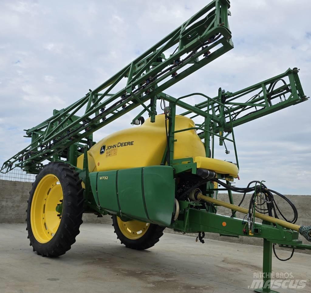 John Deere M 732 牽引式噴霧機
