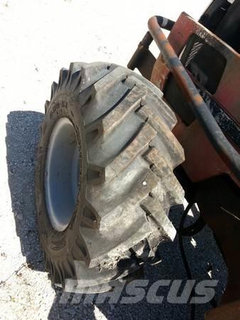  Pneus 11.5-15.3 輪胎、車輪和輪圈