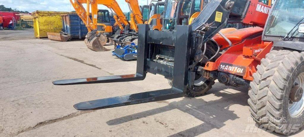 Manitou PFB 伸縮臂操作車