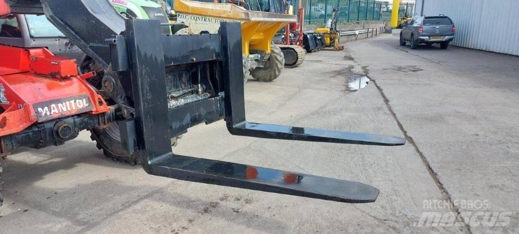 Manitou PFB 伸縮臂操作車