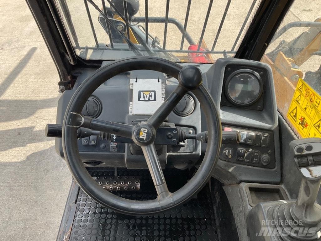 CAT TH 414 伸縮臂操作車