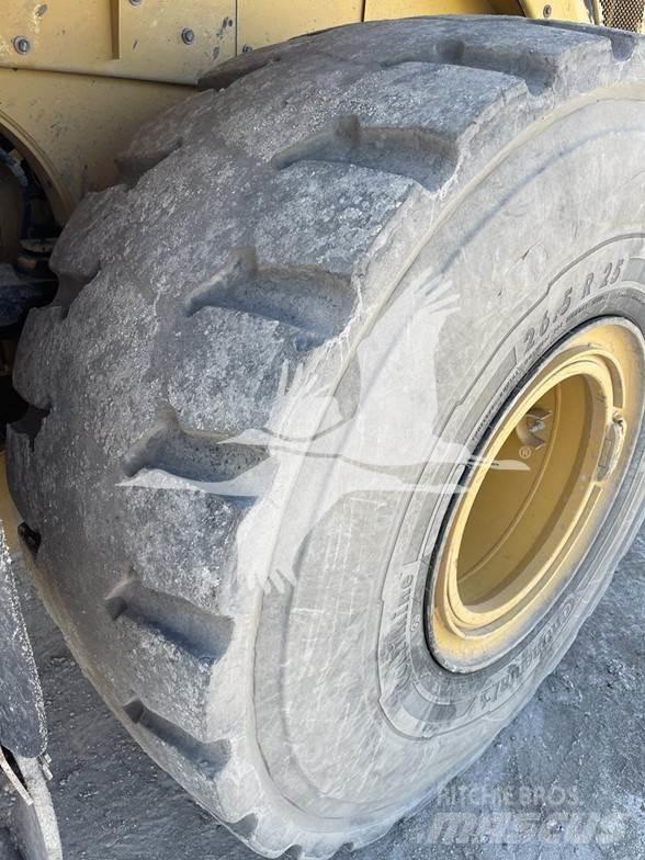 CAT 966M 輪胎式裝載機