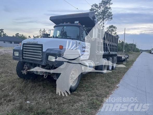 Mack RD688S 傾卸式卡車