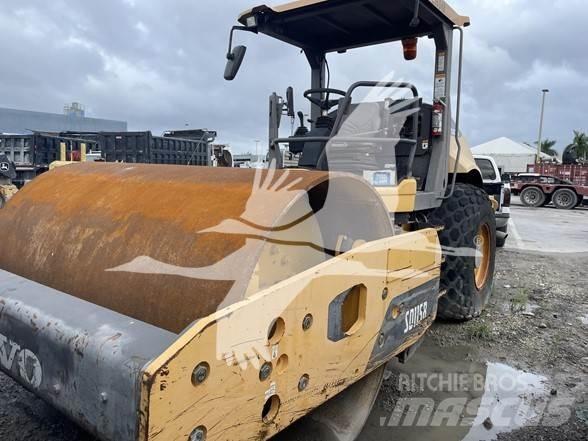Volvo SD115B 單輪滾壓機