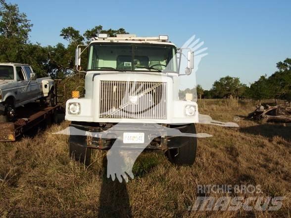 Volvo WG64 水車
