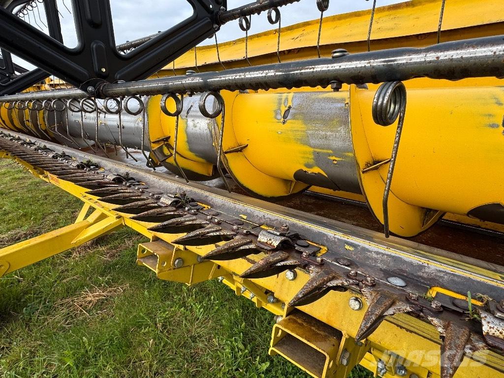 New Holland CX 8070 聯合收穫機