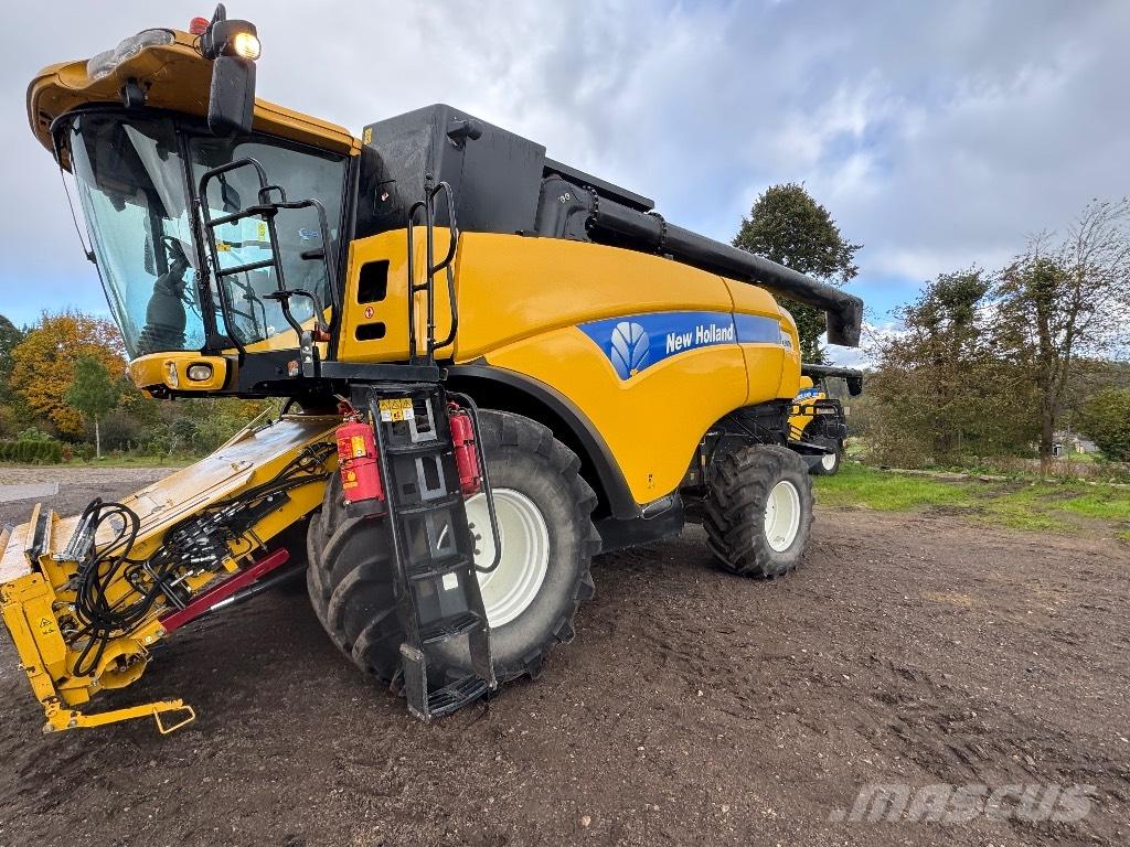 New Holland CX 8070 聯合收穫機