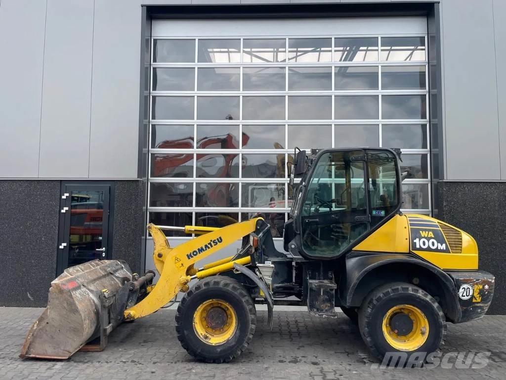 Komatsu WA100 輪胎式裝載機