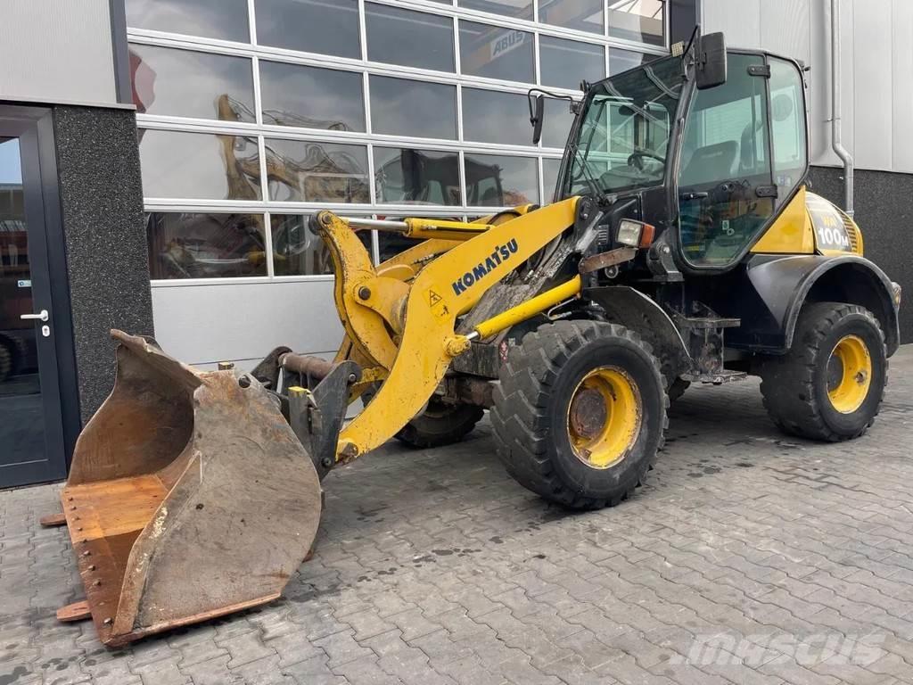 Komatsu WA100 輪胎式裝載機