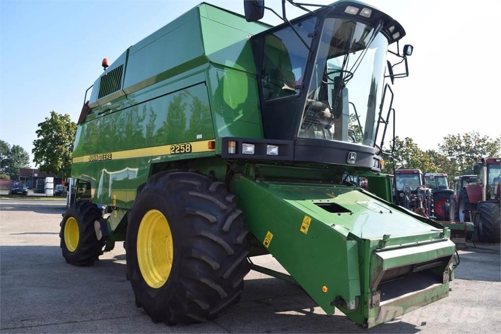 John Deere 2064 聯合收穫機