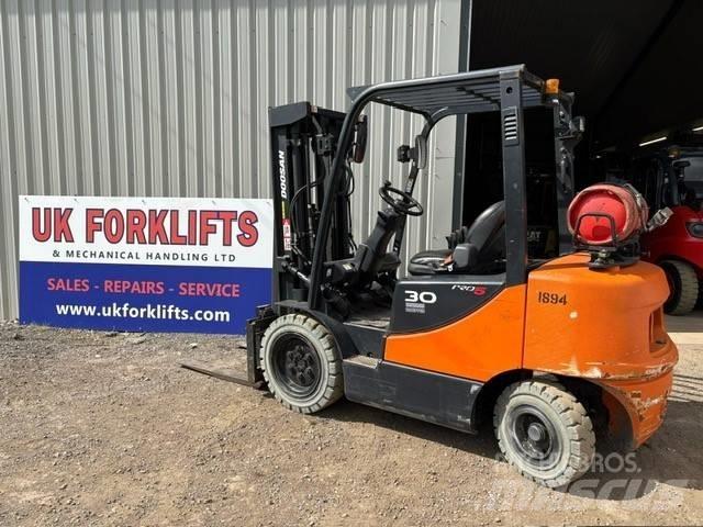 Doosan G 30 E-5 液化石油氣LPG卡車