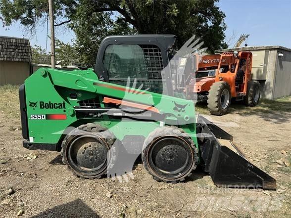 Bobcat S550 滑移轉向裝載機