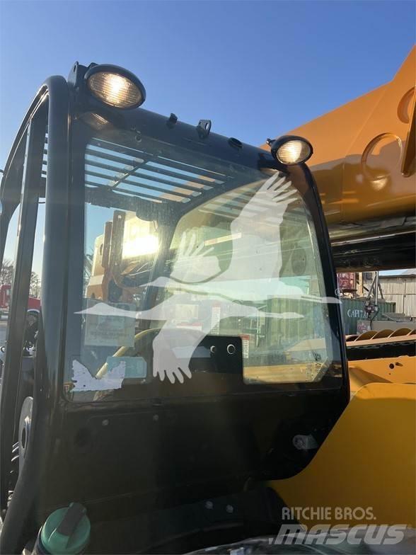 JCB 506-36 伸縮臂操作車