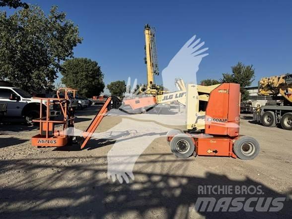 JLG E300AJP 曲臂高空作業車