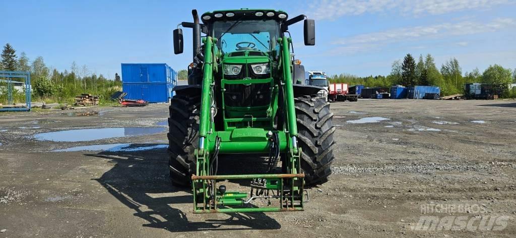 John Deere 6215R 曳引機