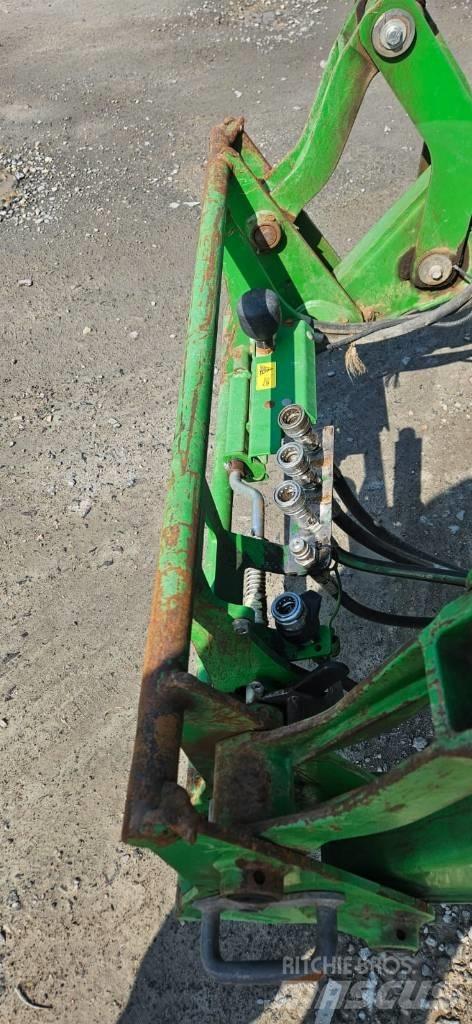 John Deere 6215R 曳引機