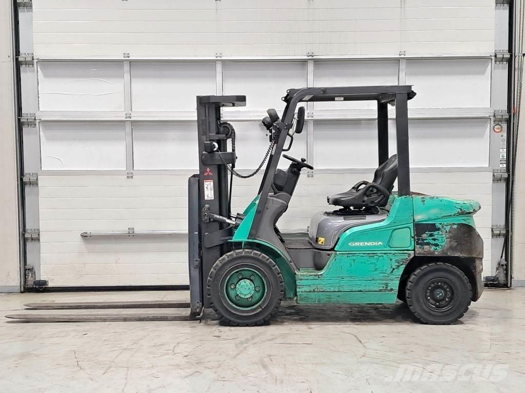 Mitsubishi FD30NT 柴油卡車