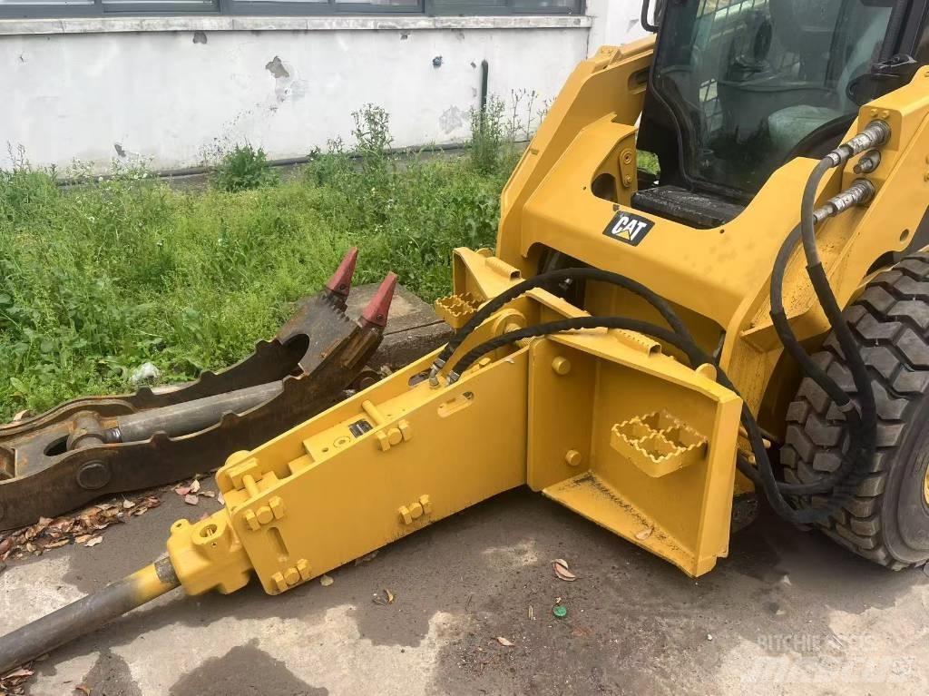 CAT 246 D 滑移轉向裝載機