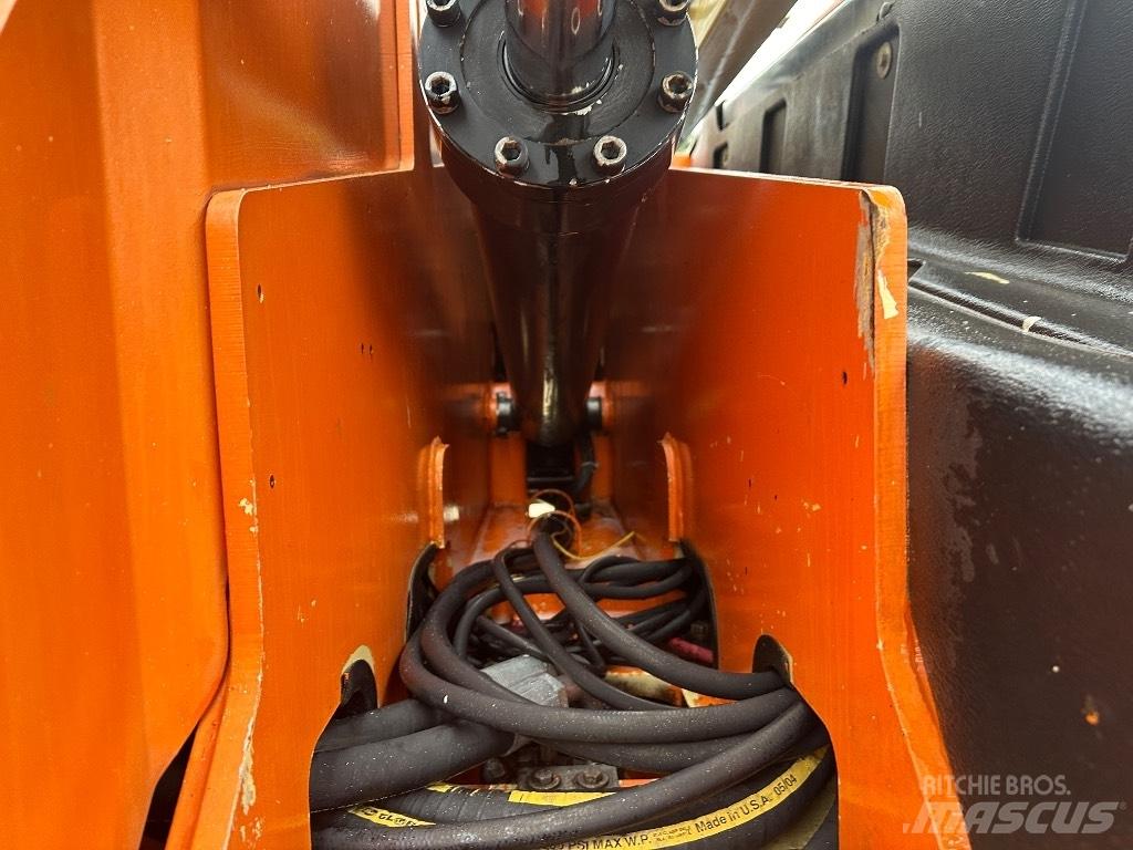 JLG 660 SJ 伸縮臂高空作業車