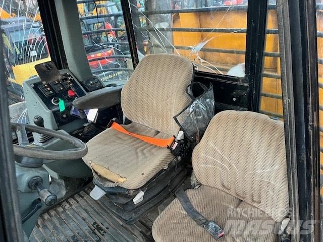 JCB 714 鉸接式起吊車