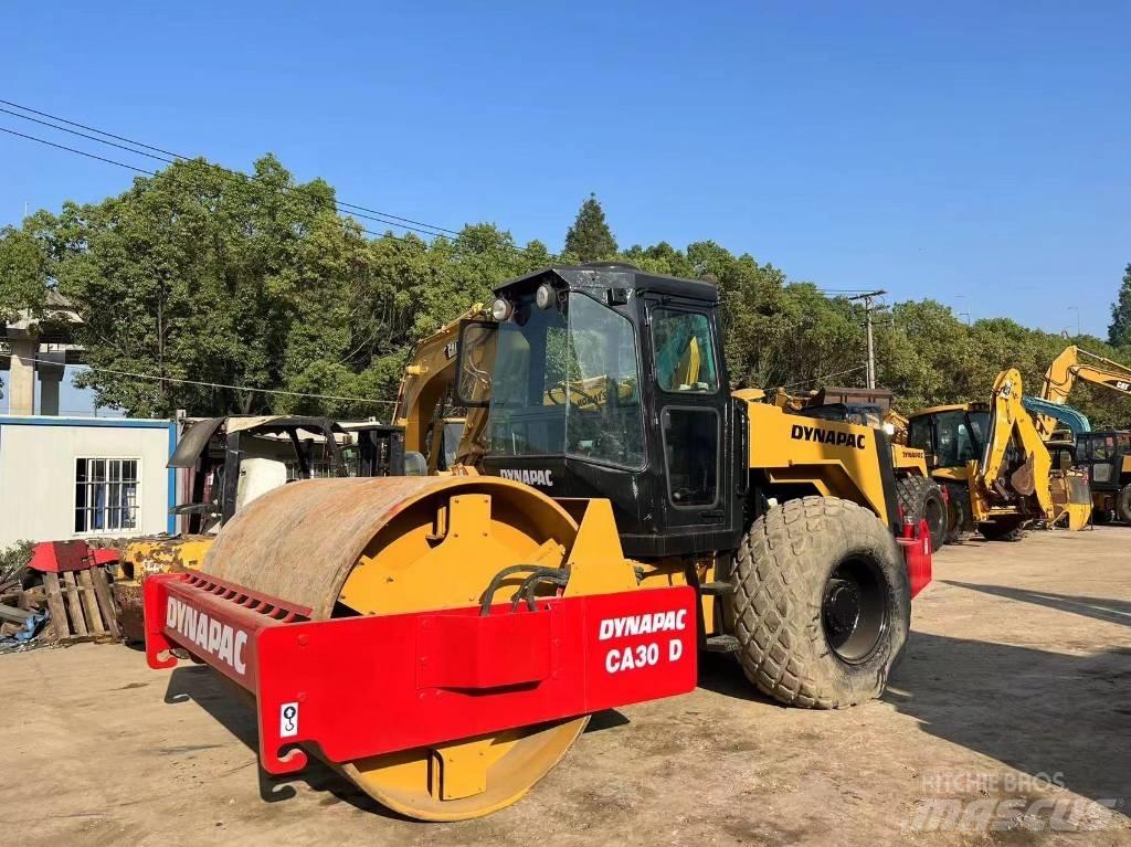Dynapac CA 30 D 單輪滾壓機