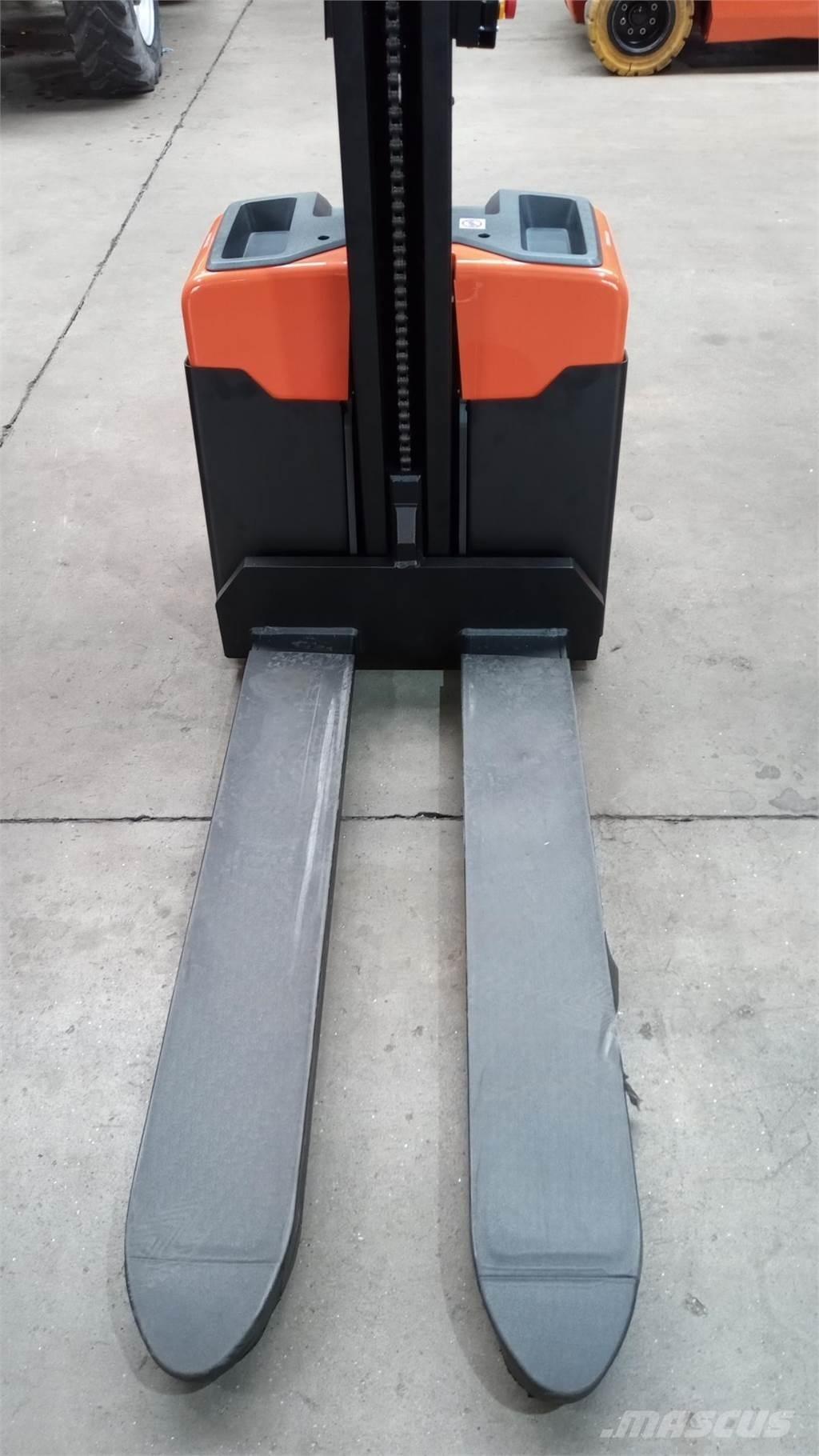 Toyota HWE100 自走式堆積機