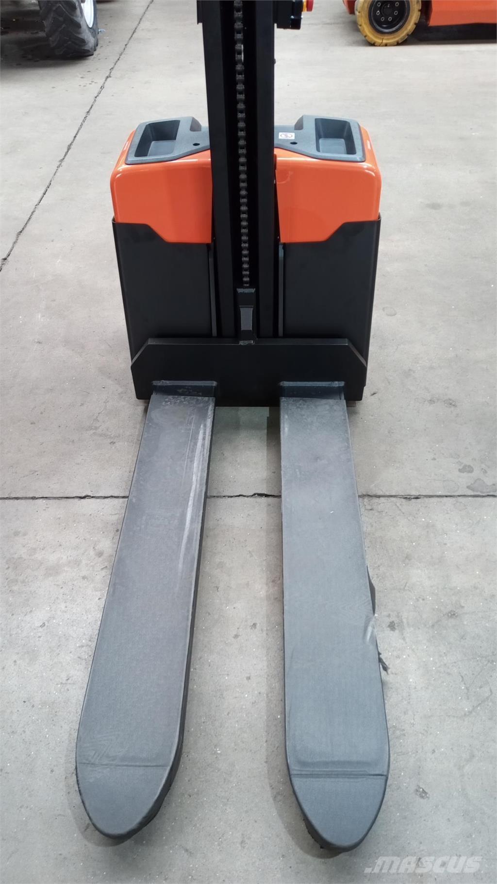 Toyota HWE100 自走式堆積機