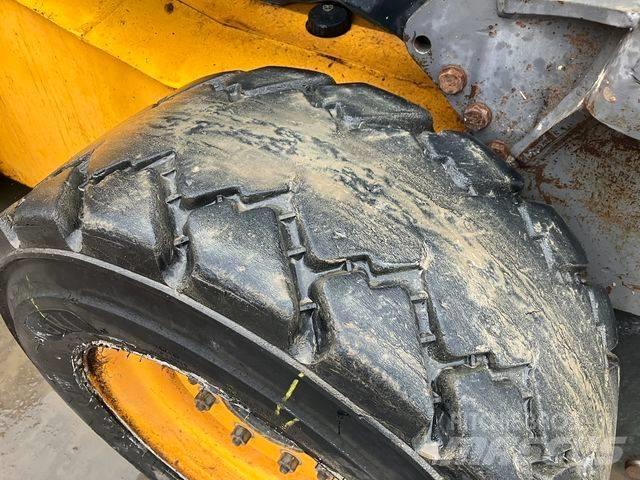 JCB 225 滑移轉向裝載機