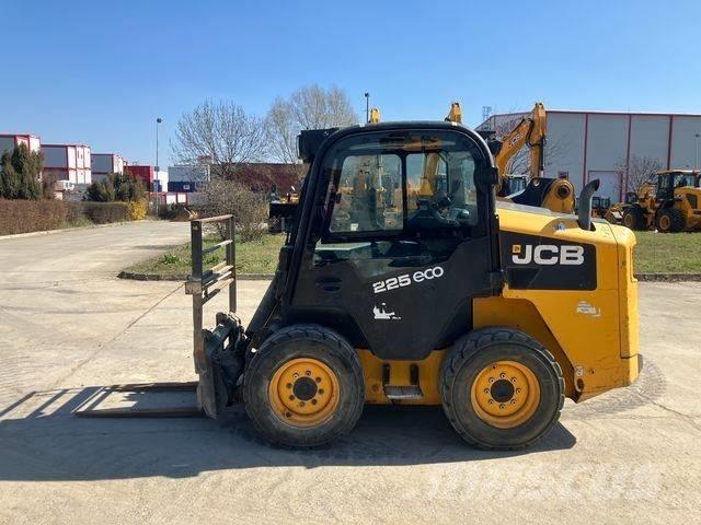 JCB 225 滑移轉向裝載機