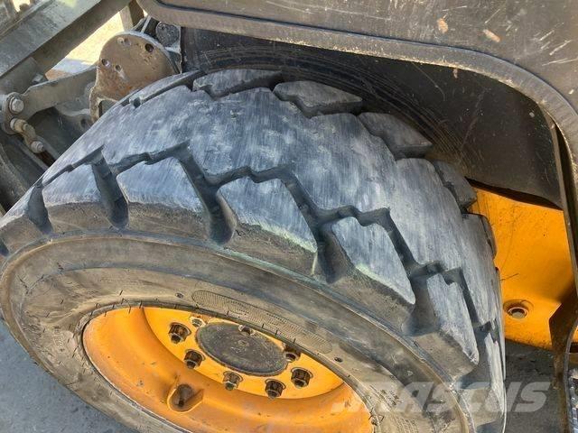 JCB 225 滑移轉向裝載機