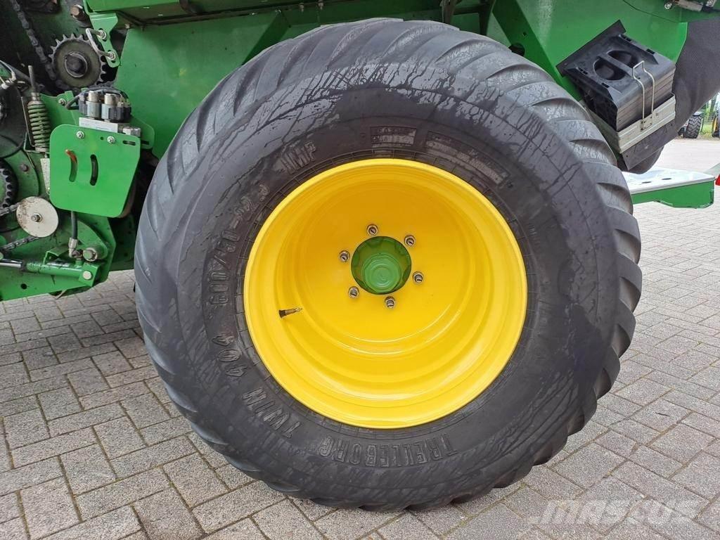 John Deere V461R 圓型牧草打包機